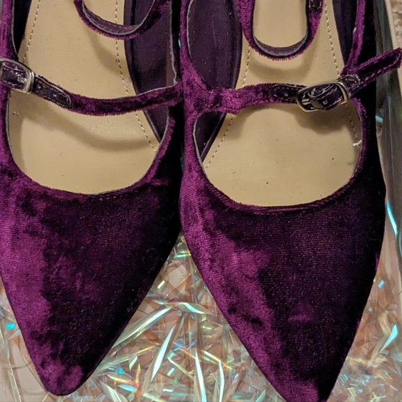 Marc Fisher Velvet‎ Heels - Picture 3 of 4